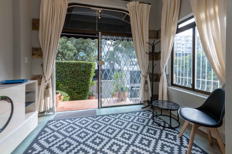 2 Bedroom Property for Sale in Sea Point Western Cape